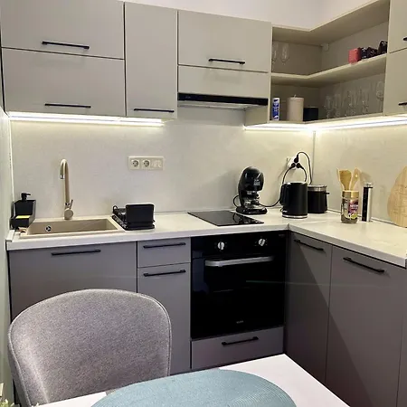 Peterfia Boutique 3-4 *